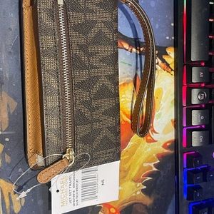 Michael kors Jet Set Travel wristlet